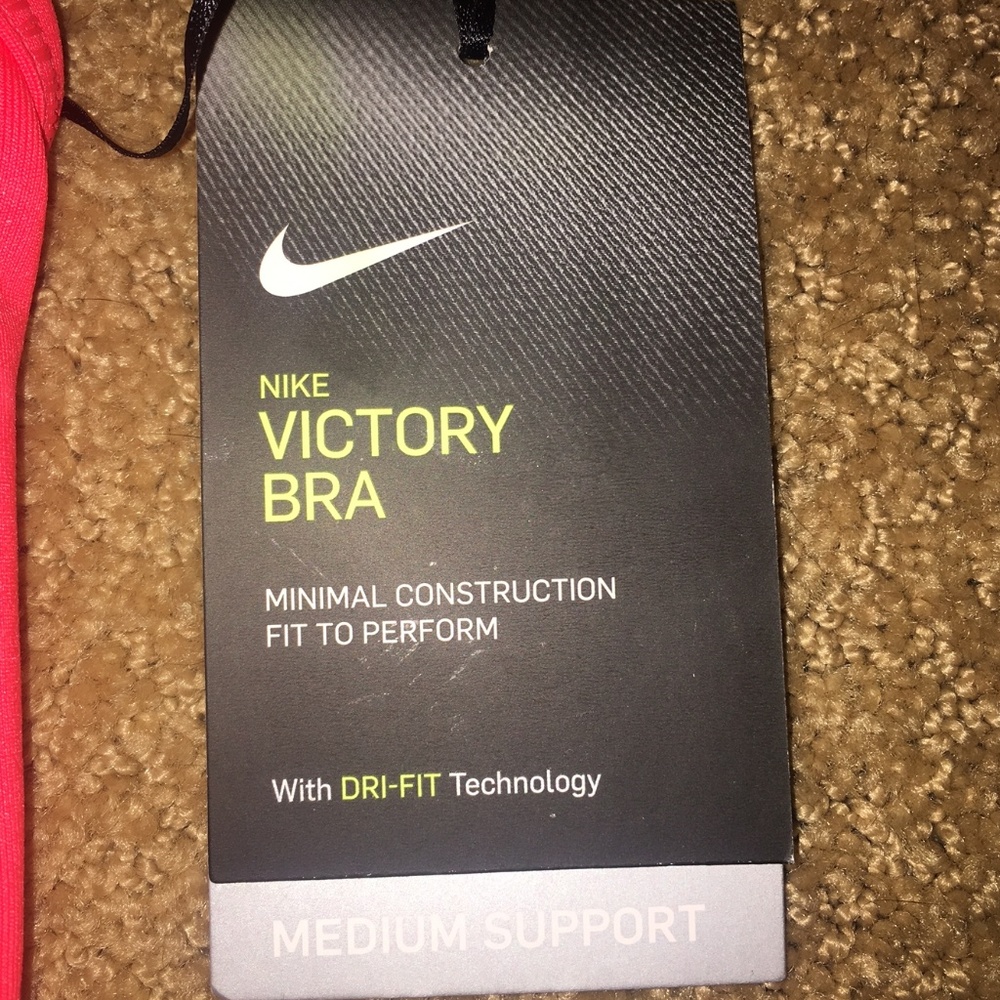 SOLD..NWT NIKE Victory Compression Sports Bra - Picture 6 of 8